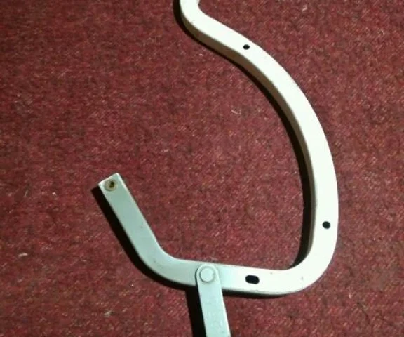 Петля багажника левая для Toyota Corolla E140/E150 Седан 2006-2013 на фотографиях