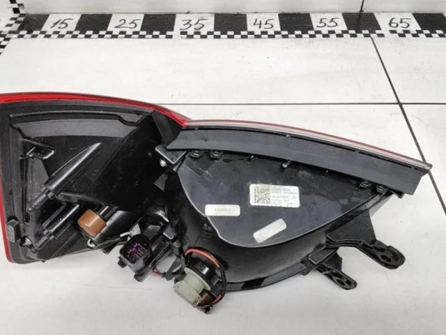 Фонарь внешний левый для Skoda Rapid II 2020+ на фотографиях