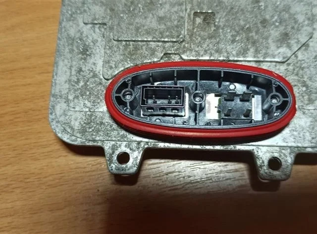 Блок розжига ксенона для Opel Insignia Седан A 2008-2017 на фотографиях