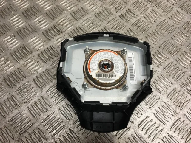 Подушка безопасности водителя для Suzuki Grand Vitara 2005-2014 на фотографиях