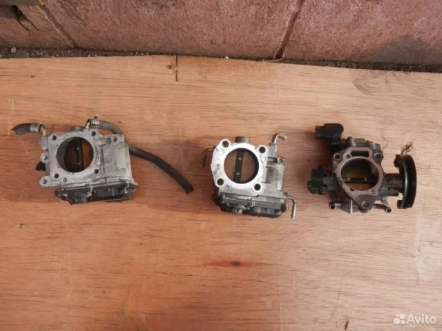 Дроссельная заслонка для Toyota RAV4 XA20 2000-2005 на фотографиях