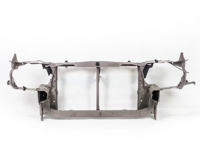 Усилитель переднего бампера для Toyota Corolla E120/E130 Хэтчбек 2001-2007 на фотографиях