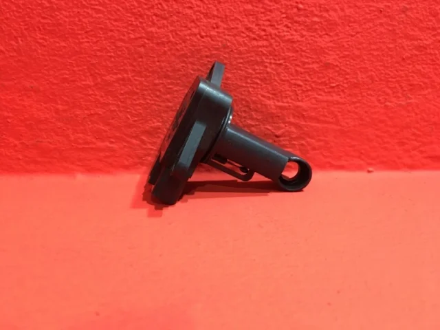 Датчик массового расхода воздуха для Volvo C30 MK 2006-2013 на фотографиях