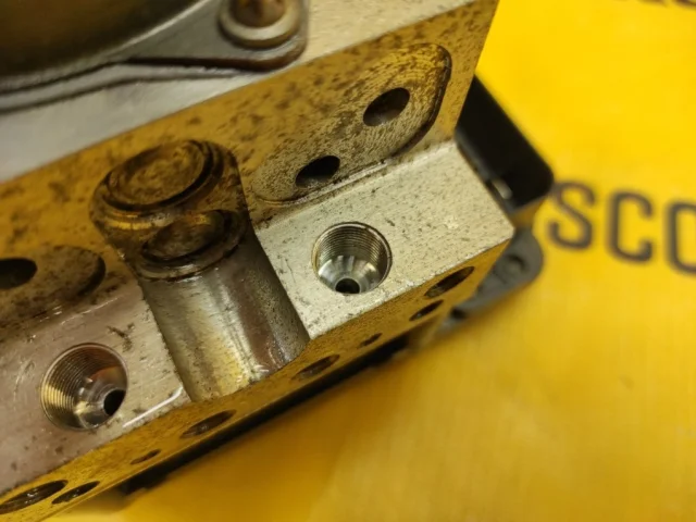 Блок ABS для Mercedes-Benz E class W211 2002-2009 на фотографиях