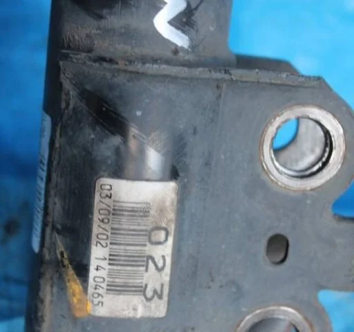 Амортизатор передний левый для Toyota Corolla E120/E130 Седан 2000-2007 на фотографиях