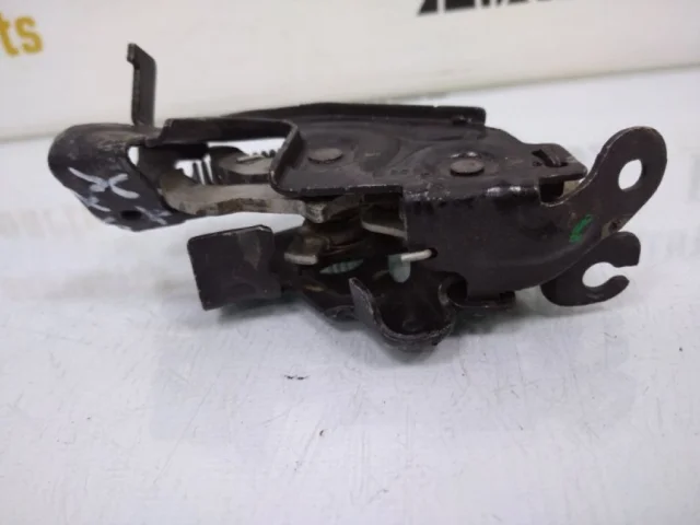 Замок капота для BMW X6 G06 2019+ на фотографиях