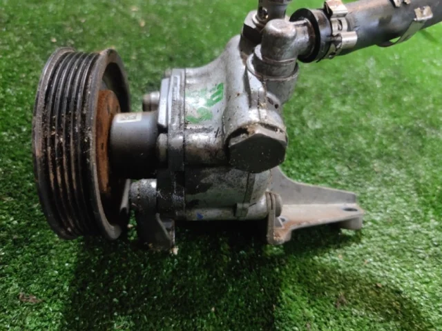 Насос ГУР для BMW X3 Е83 2003-2010 на фотографиях