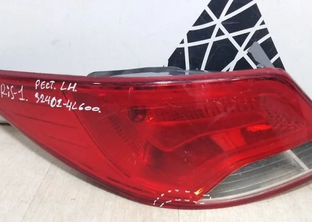 Фонарь левый для Hyundai Solaris 1 RB (2011-2013) на фотографиях