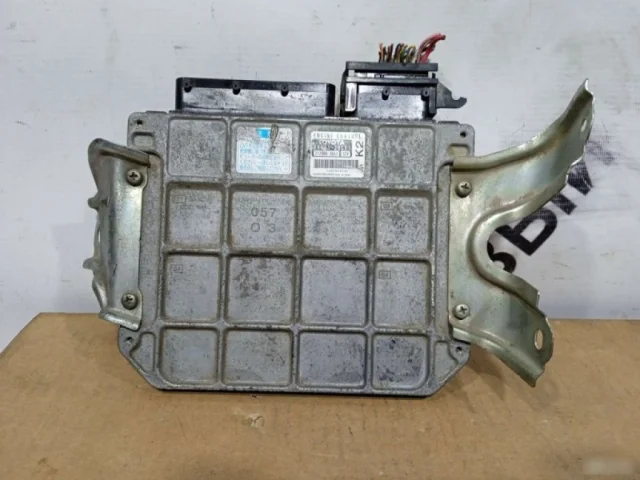 Блок управления двигателем для Toyota RAV4 XA30 2005-2012 на фотографиях