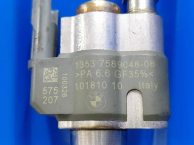 Форсунка топливная для BMW 3er Е90 2005-2011 на фотографиях