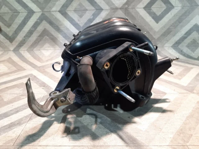 Впускной коллектор для Toyota RAV4 XA40 rest 2015-2019 на фотографиях