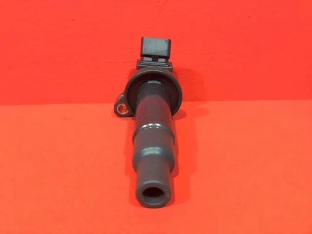 Катушка зажигания для Toyota Corolla E120/E130 Хэтчбек 2001-2007 на фотографиях