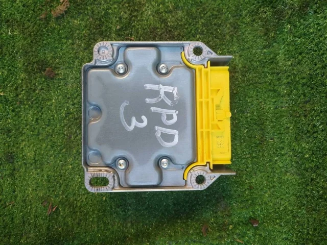 Блок SRS для Skoda Rapid I NH3 2012-2017 на фотографиях