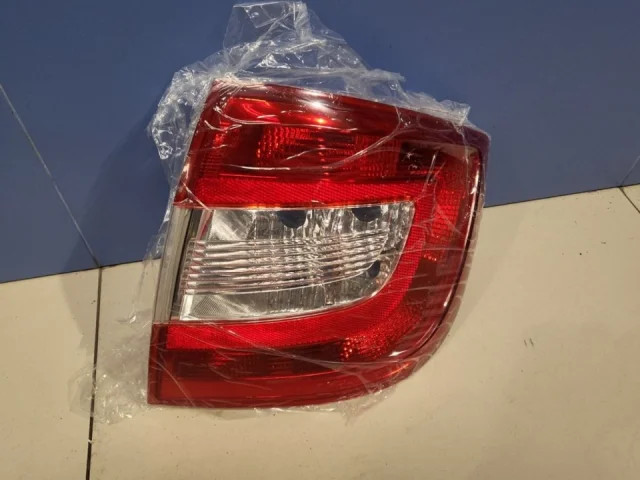 Фонарь правый для Skoda Rapid I NH3 2012-2017 на фотографиях