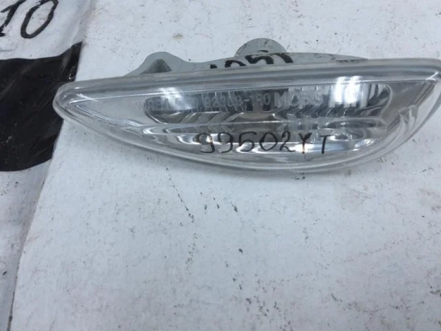 Поворотник передний левый для Hyundai Solaris 1 рестайлинг 2014-2017 на фотографиях