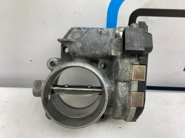 Дроссельная заслонка для Mercedes-Benz C class W203 2000-2007 на фотографиях