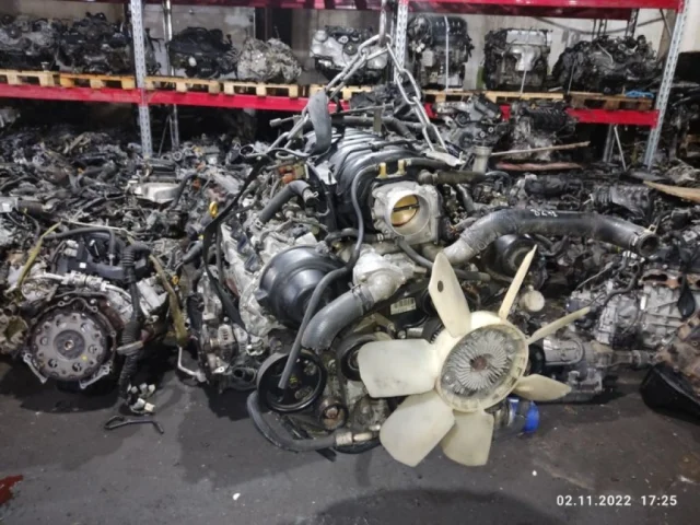 Двигатель для Toyota Land Cruiser 100 1998-2007 на фотографиях