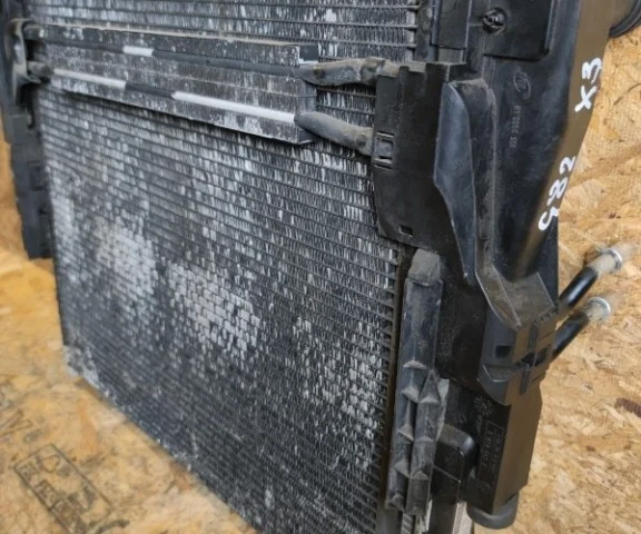 Радиатор охлаждения ДВС для BMW X3 Е83 2003-2010 на фотографиях