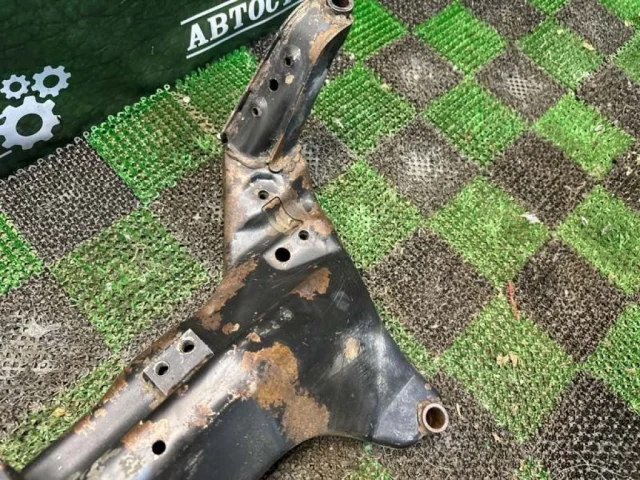 Подрамник двигателя для Nissan Almera Classic B10 2006-2012 на фотографиях