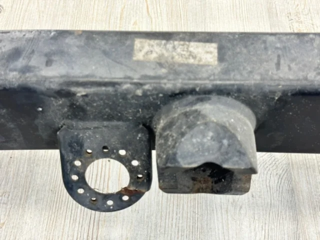 Фаркоп для Volkswagen Touareg I (7L) 2002-2010 на фотографиях