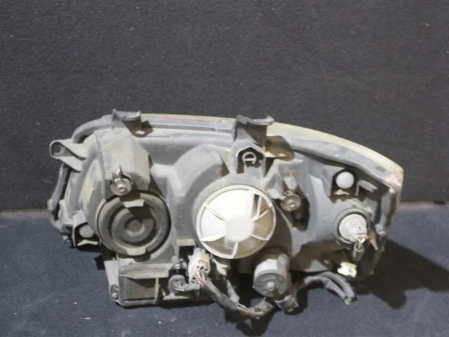 Фары для Toyota Highlander XU20 2000-2007 на фотографиях