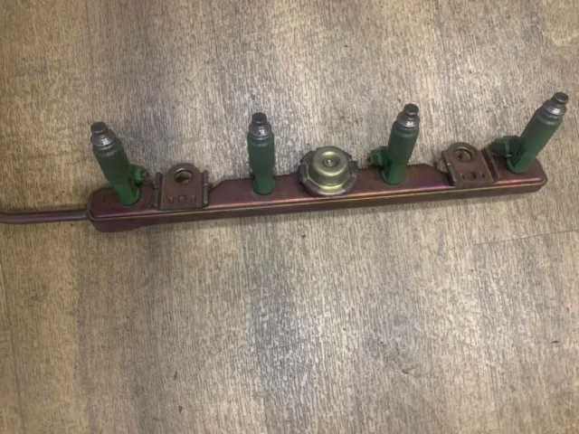 Форсунка топливная для Toyota Corolla E140/E150 Седан 2006-2013 на фотографиях