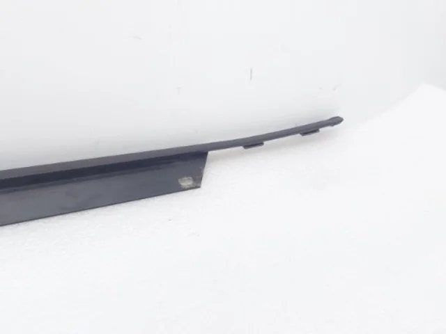 Уплотнитель задней левой двери для Audi Q7 4L 2005-2015 на фотографиях