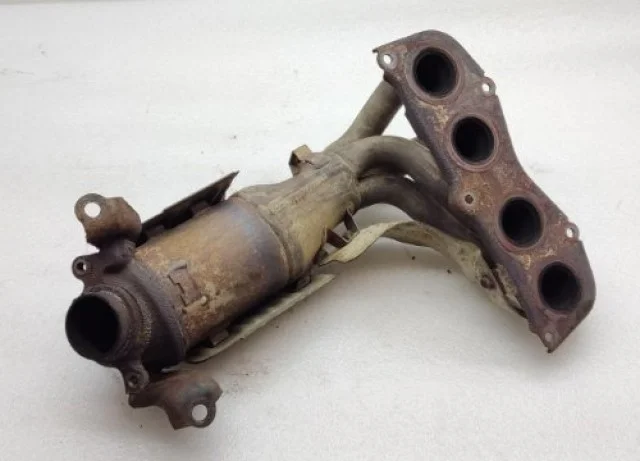 Выпускной коллектор для Toyota RAV4 XA30 2005-2012 на фотографиях