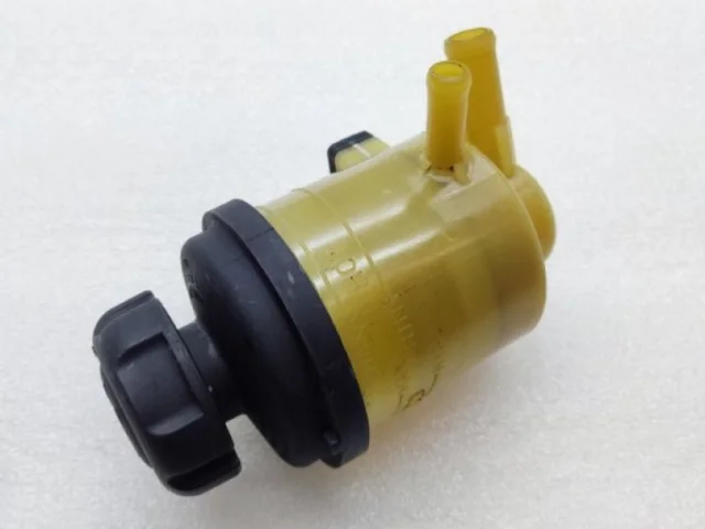 Бачок ГУР для Hyundai Solaris 1 рестайлинг 2014-2017 на фотографиях