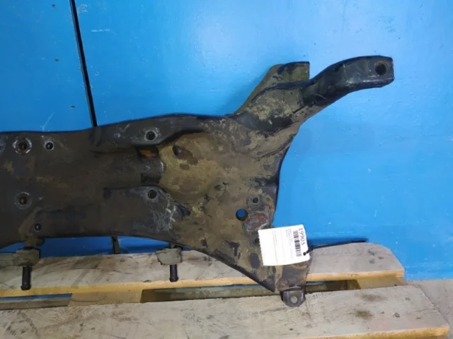 Подрамник двигателя для Mitsubishi Outlander II CW0W 2005-2012 на фотографиях