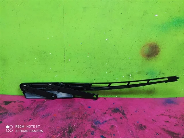 Поводок лобового стеклоочистителя левый для Audi Q7 4L 2005-2015 на фотографиях