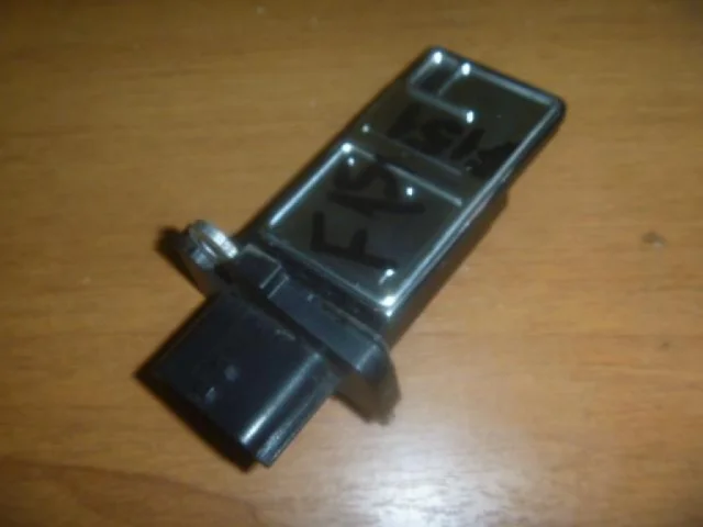 Датчик массового расхода воздуха для Nissan X-Trail T30 RU 2001-2007 на фотографиях