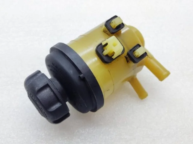 Бачок ГУР для Hyundai Solaris 1 рестайлинг 2014-2017 на фотографиях