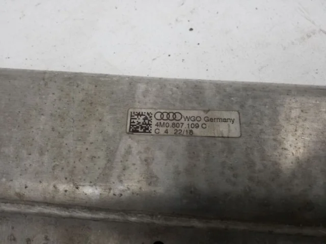 Усилитель бампера передний верхний для Audi Q7 4M 2015+ на фотографиях