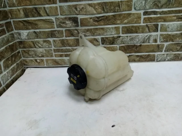 Расширительный бачок радиатора для BMW X5 Е70 2006-2013 на фотографиях