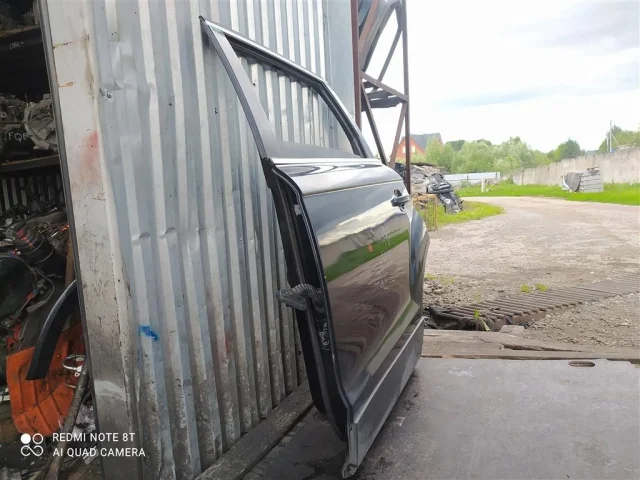 Уплотнитель передней правой двери для Audi Q7 4L 2005-2015 на фотографиях