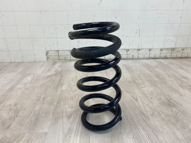 Пружина амортизатора задняя для Mitsubishi Pajero V70 5dr (JDM) 1999-2006 на фотографиях