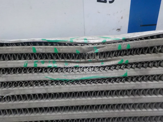 Радиатор интеркулера для Audi Q7 4M 2015+ на фотографиях