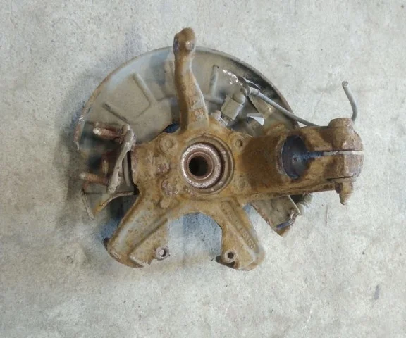 Кулак поворотный левый для Volkswagen Jetta 6 2010-2019 на фотографиях