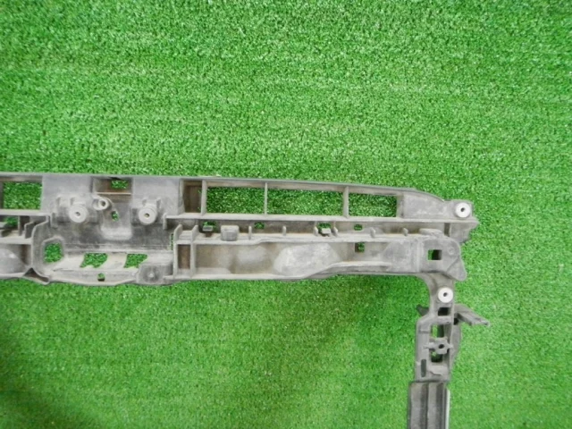 Панель радиатора (телевизор) для Volkswagen Golf VII (5G) 2012-2017 на фотографиях