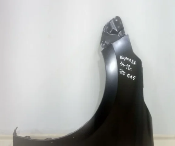 Крылья для Toyota Corolla E170 Седан (EU) 2012-2016 на фотографиях