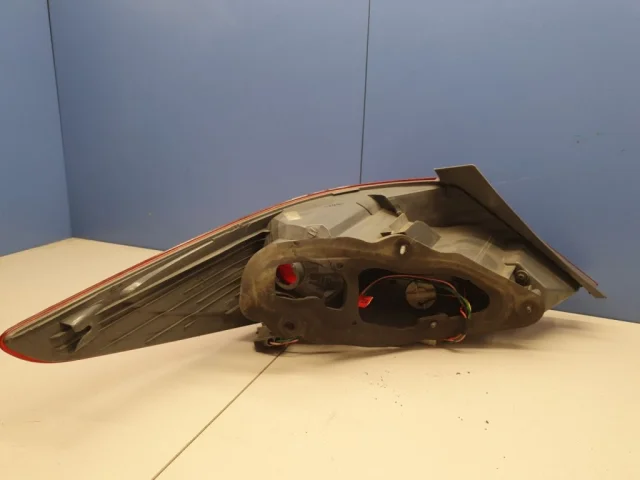 Фонарь правый для Hyundai Solaris 1 RB (2011-2013) на фотографиях