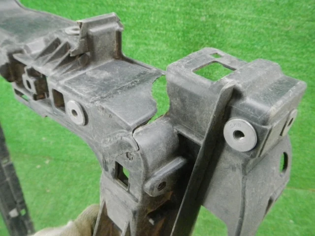 Панель радиатора (телевизор) для Volkswagen Golf VII (5G) 2012-2017 на фотографиях