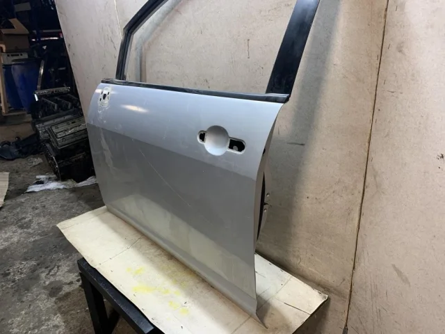 Двери для Nissan Tiida SC11 Седан 2007-2014 на фотографиях