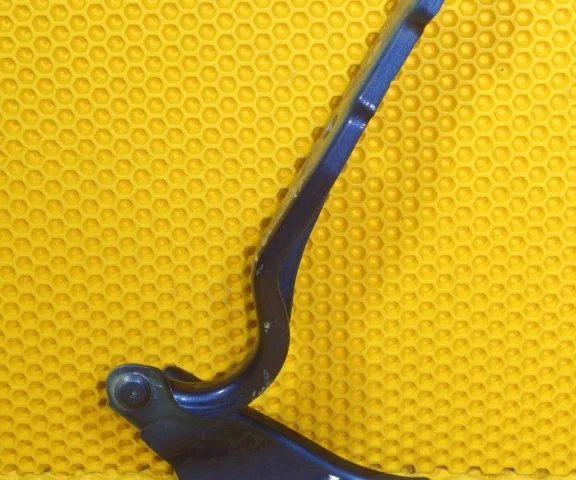 Петля капота левая для Skoda Rapid I rest NH3 2017-2020 на фотографиях