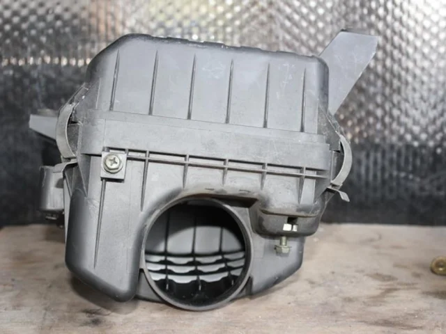 Корпус воздушного фильтра для Suzuki Grand Vitara 2005-2014 на фотографиях