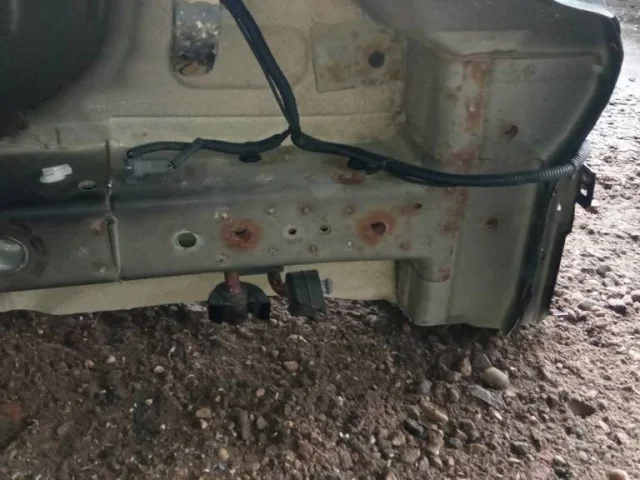 Заднее левое крыло для Suzuki Grand Vitara 2005-2014 на фотографиях