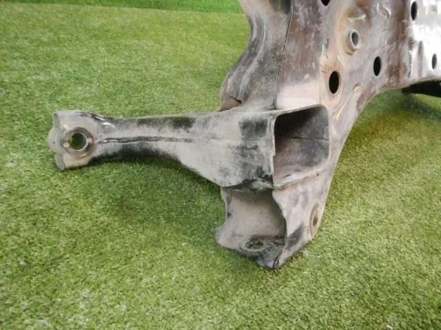 Подрамник двигателя для Hyundai Solaris 2 (2017-2022) на фотографиях