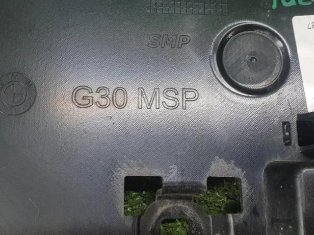 Кронштейн заднего бампера правый для BMW 5er G30 2016-2023 на фотографиях