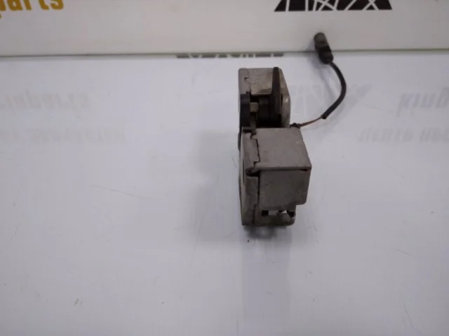 Замок капота для Skoda Rapid I rest NH3 2017-2020 на фотографиях